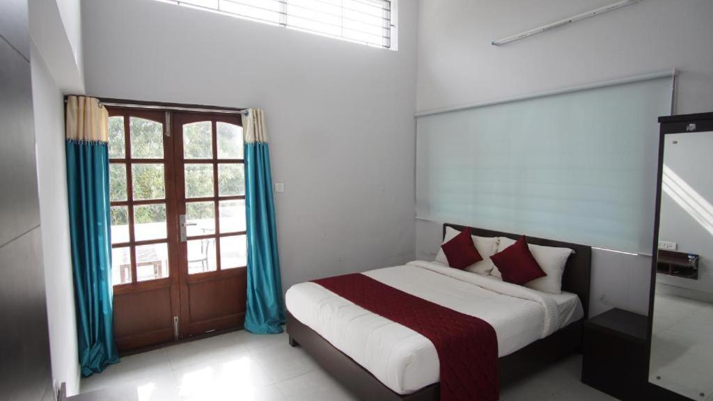 La Flora Cloud 9, Resort Yelagiri