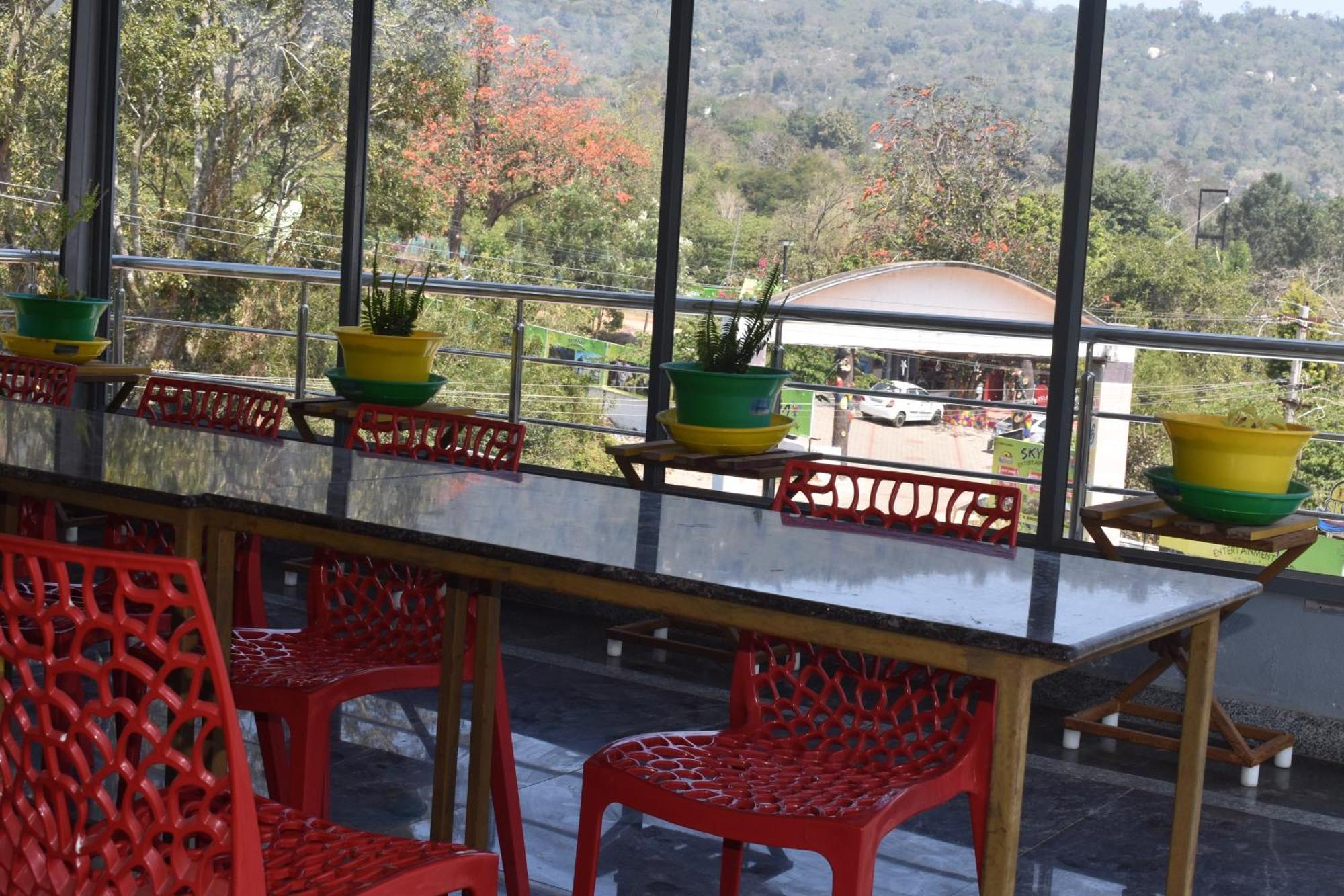 Goldhill Resort *