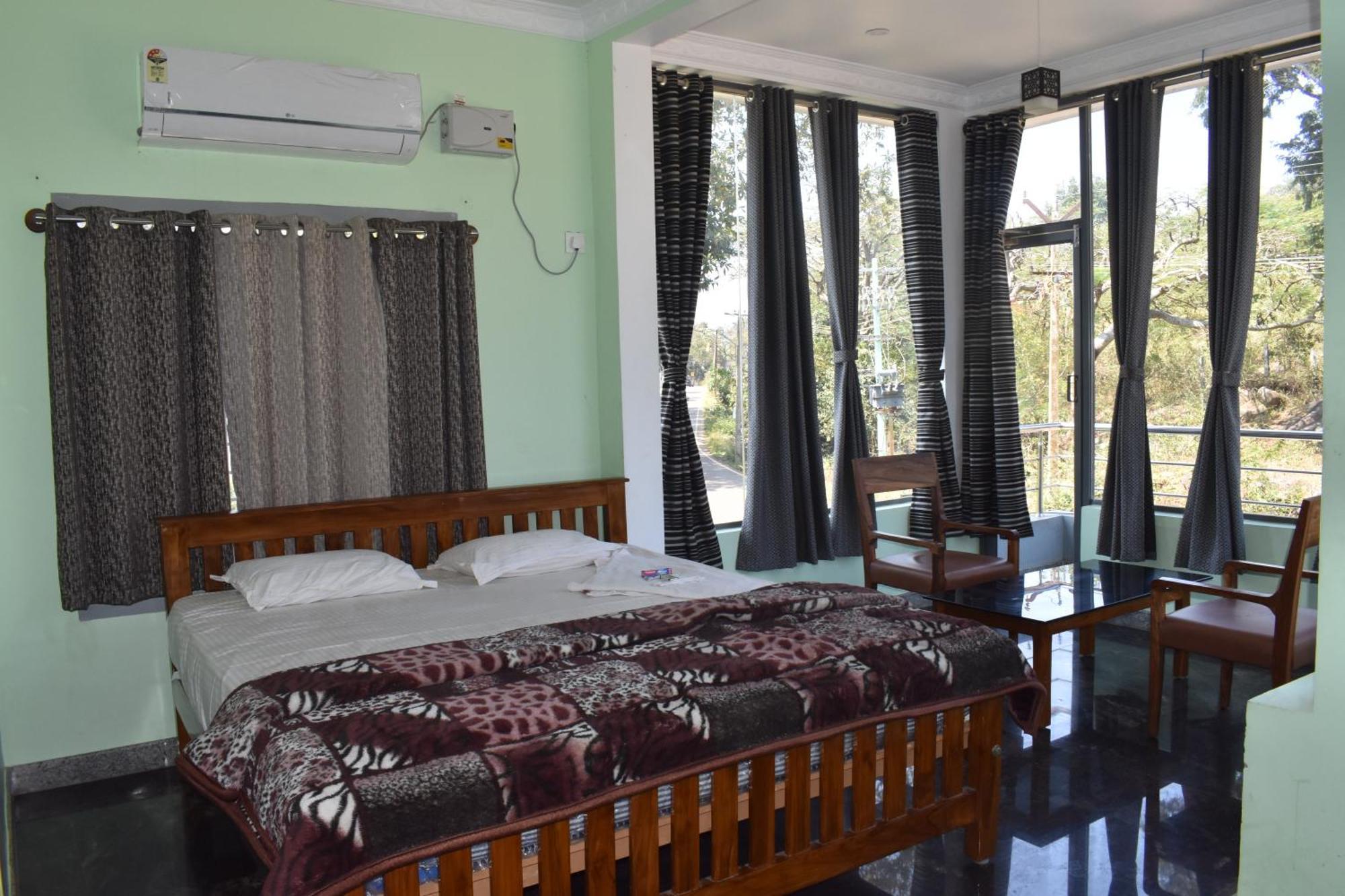 Goldhill Resort *