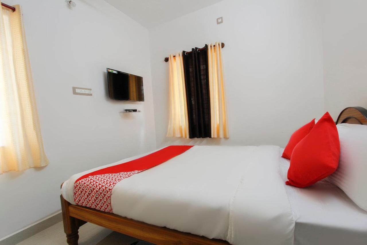 Oyo 69141 White Palace - Hotel