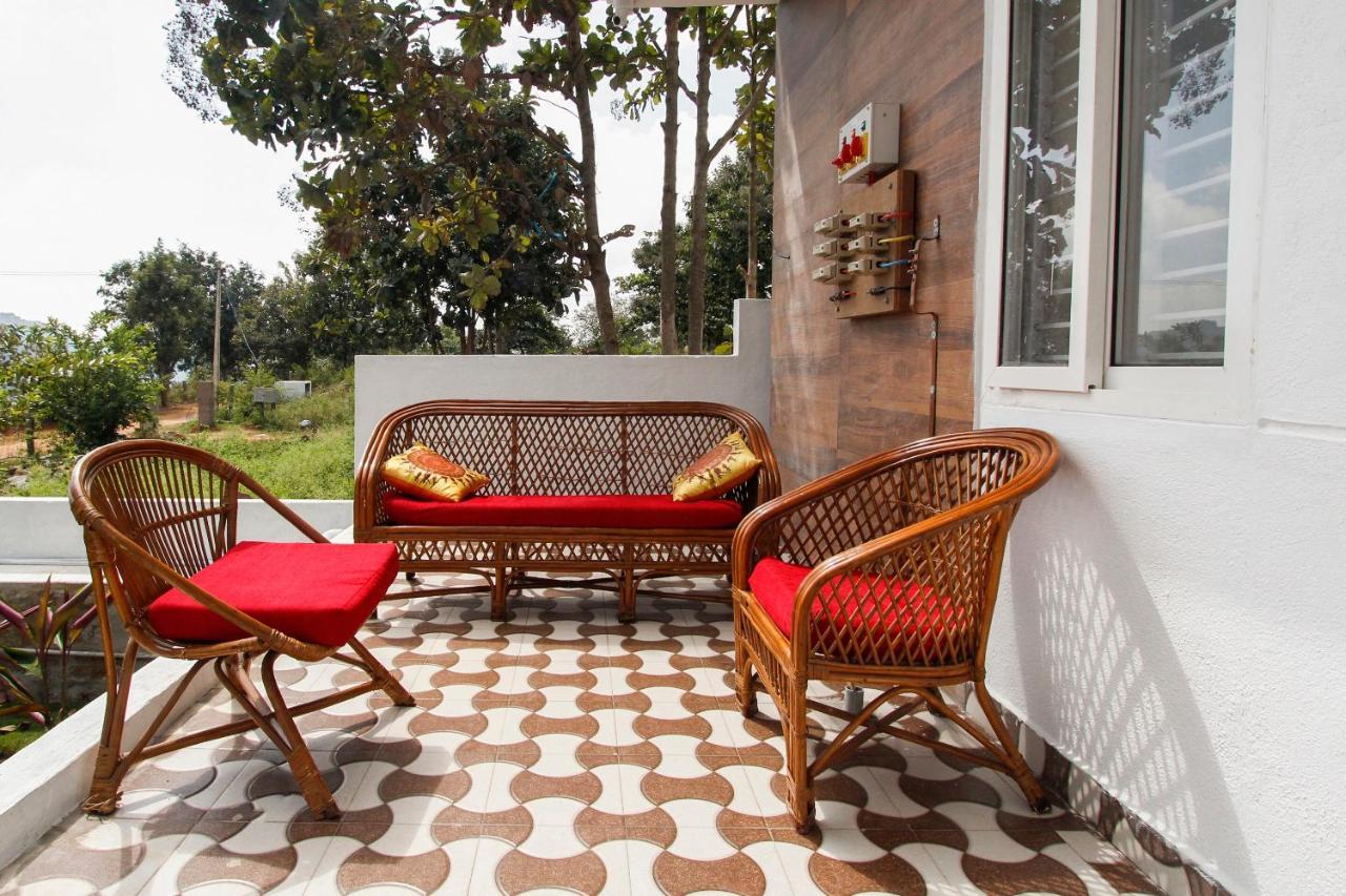Oyo 69141 White Palace -