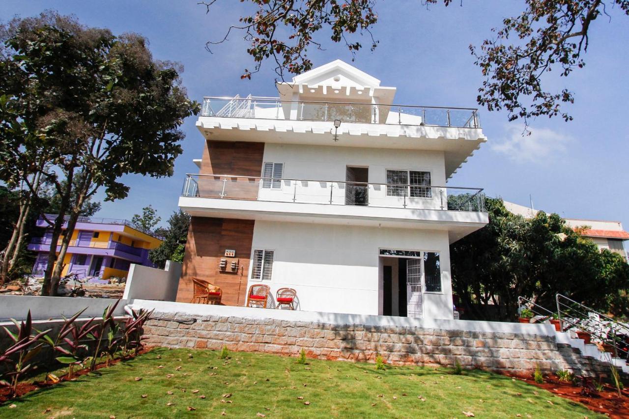 Oyo 69141 White Palace - 3* Yelagiri