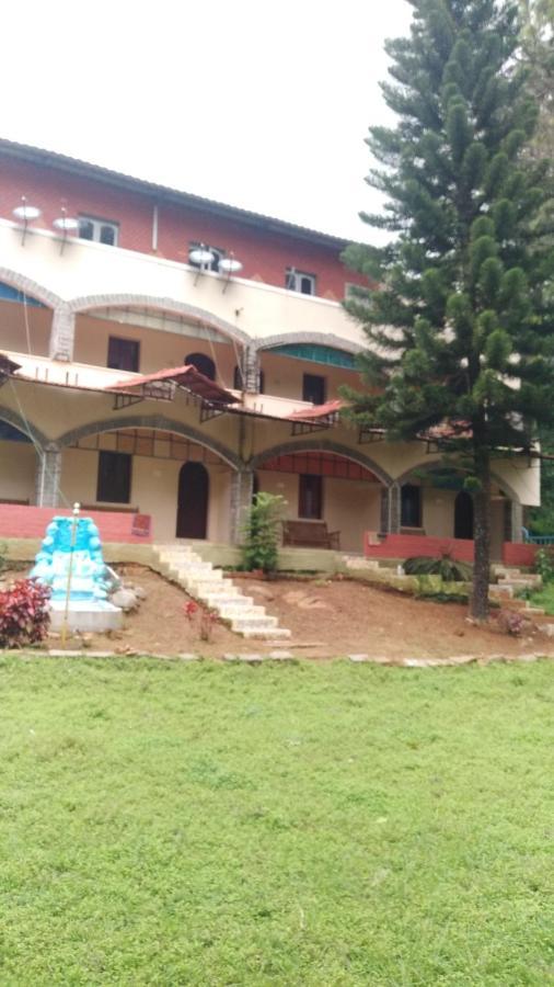 Clifftop Resorts Yelagiri
