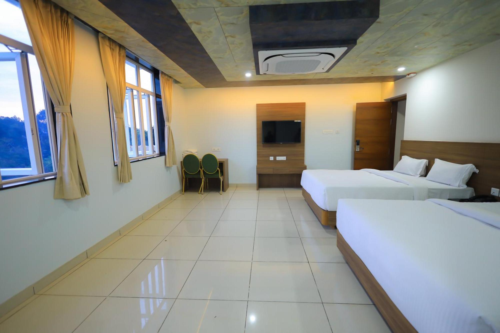 J S Grand Hotel 3*