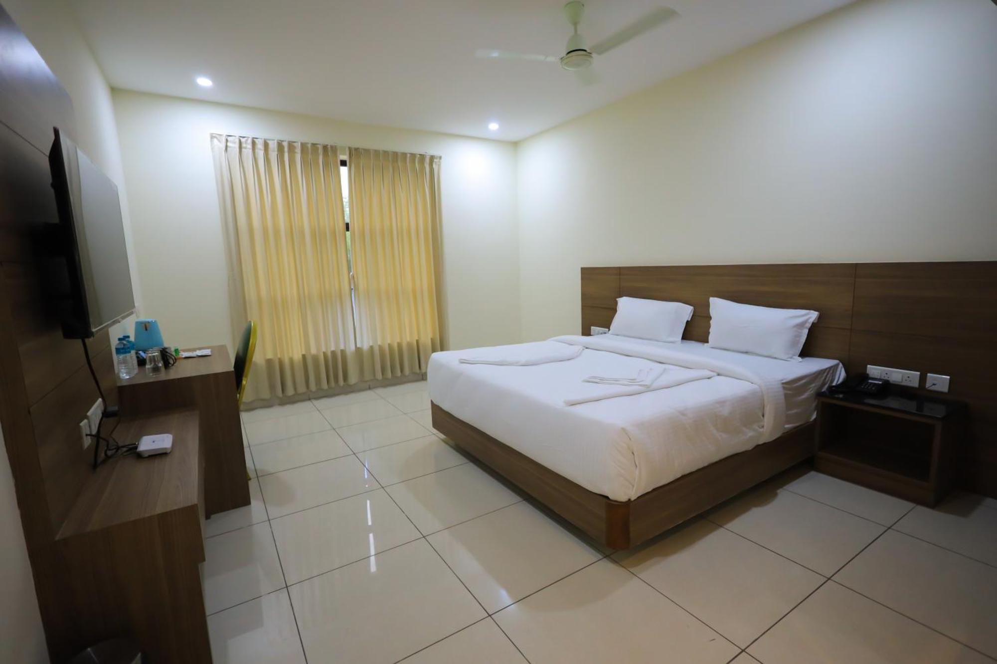 J S Grand Hotel 3*