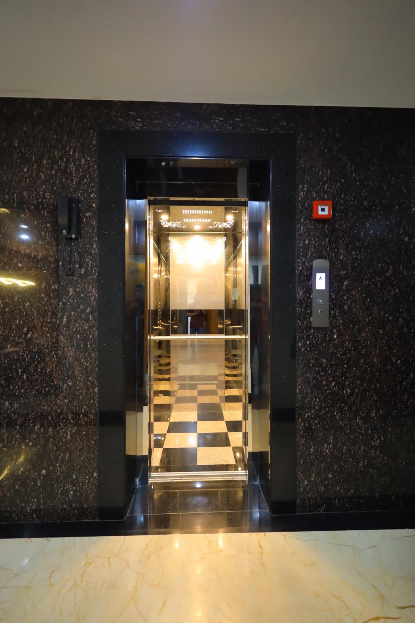 J S Grand Hotel 3*