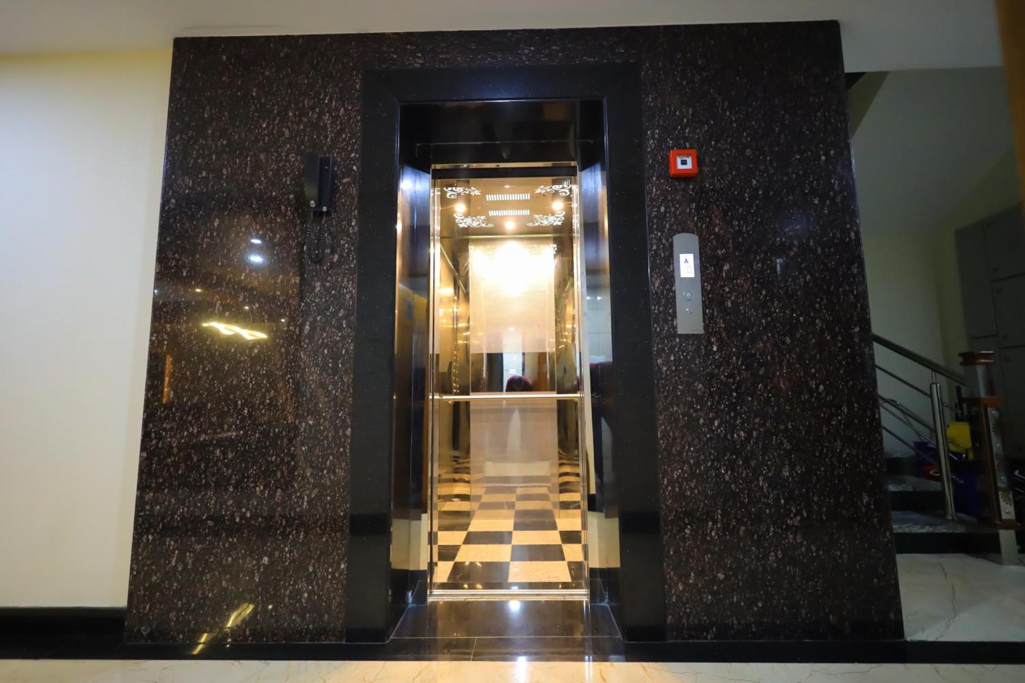 Hotel J S Grand