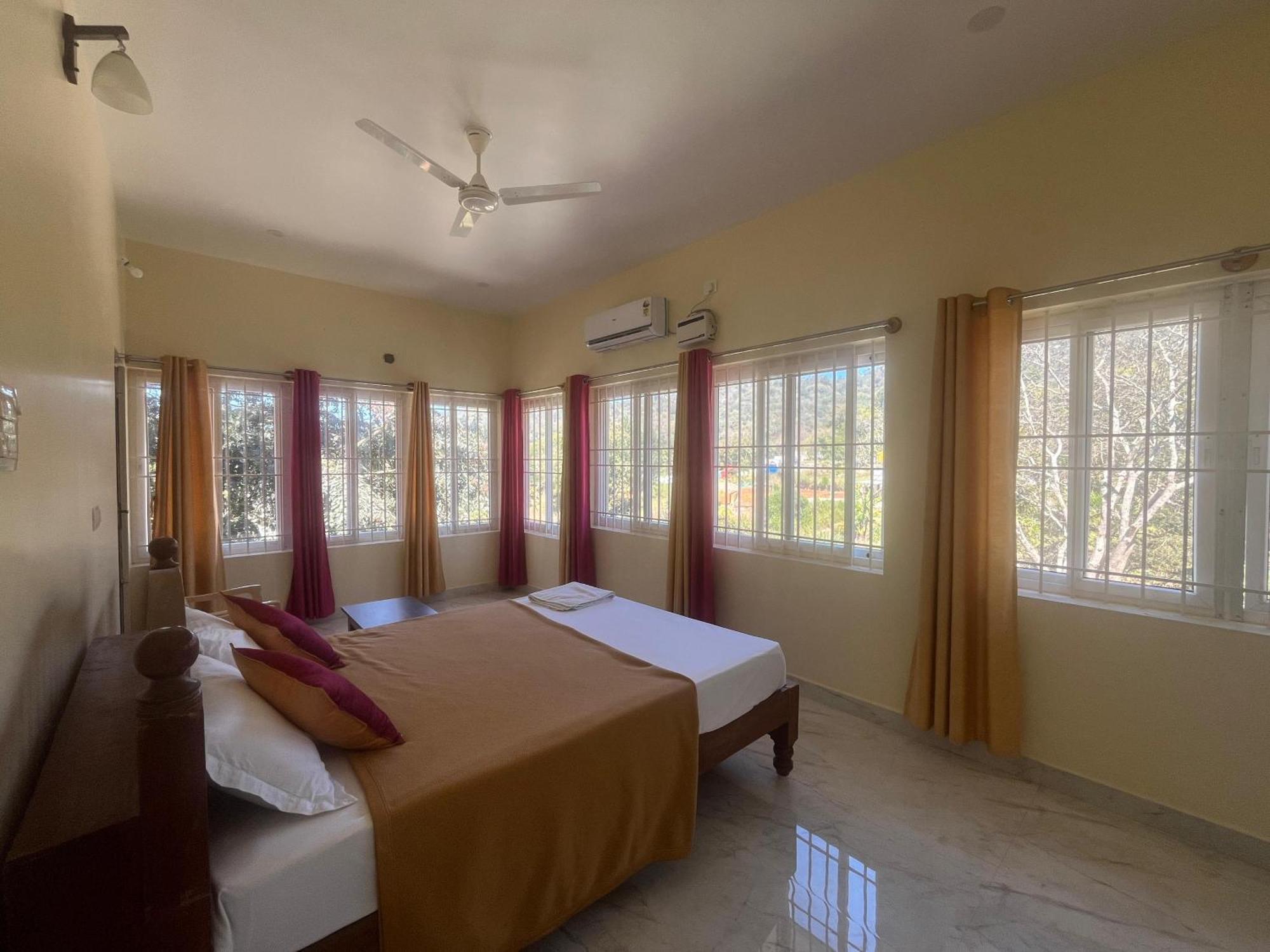 Resort Lakshmi Flower Tech Yelagiri