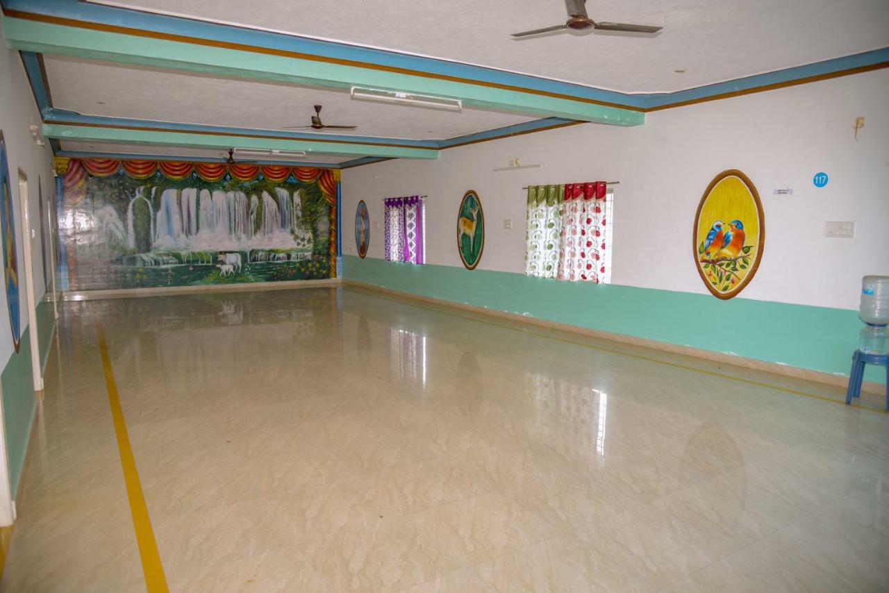 Resort Mahathi And